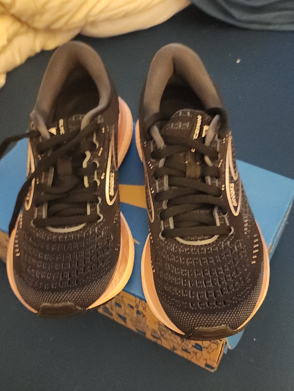 NEW**Womans Brooks Glycerin 19 ** Sz. 6